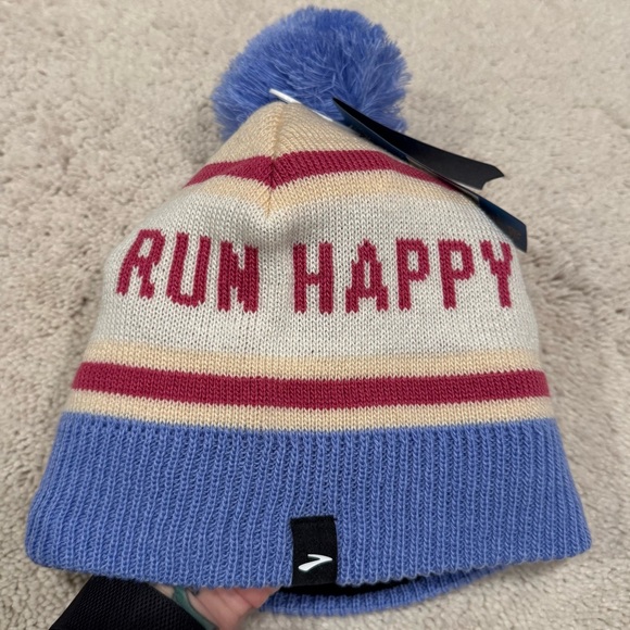 Brooks Heritage Pom Beanie Run Happy Sand Purple - Picture 6 of 7